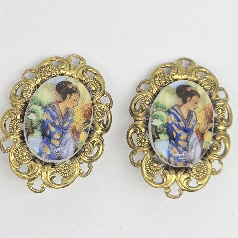 Vintage West Germany Elegant Gold Filigree Earrings with Artistic Gashia  Design